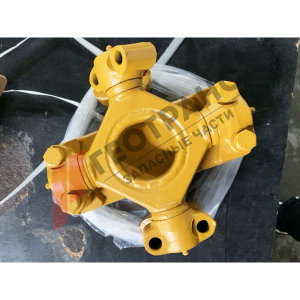 150-11-11210 Крестовина карданного вала Komatsu D80A